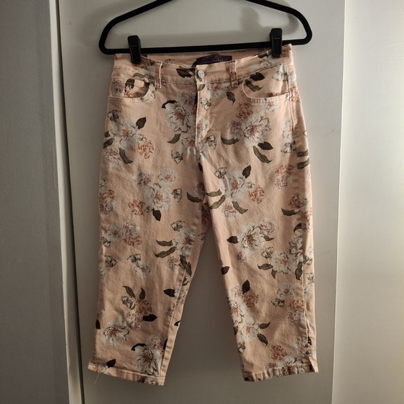 Gloria Vanderbilt Women's Pink Floral Amanda Cropped Pants - Picture 1 of 9